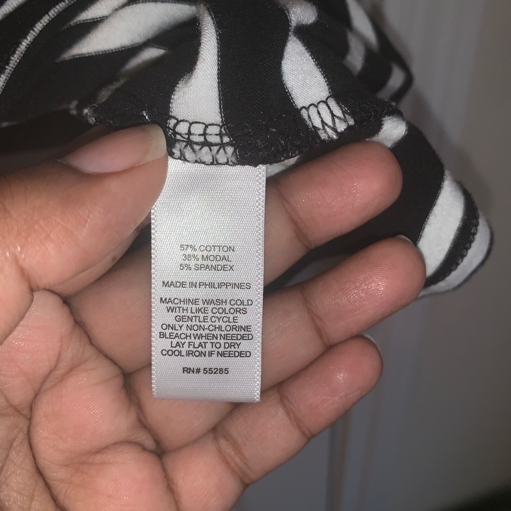 Express Cold-Shoulder Top - Picture 3 of 4